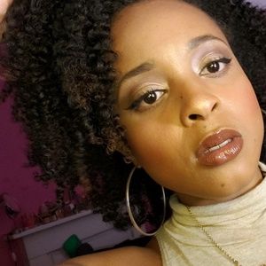 Meet your Posher, Nikia